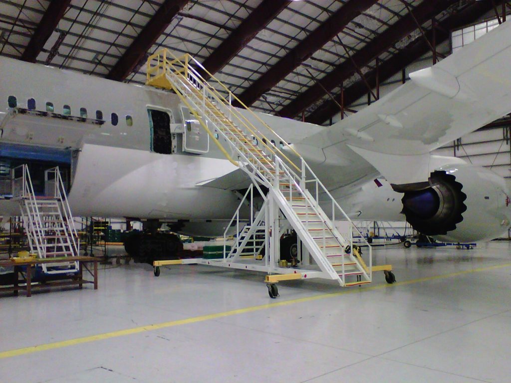 AERO Maintenance/Crew Stand, 11′-29′ (3.35m – 8.84m) – AERO Specialties